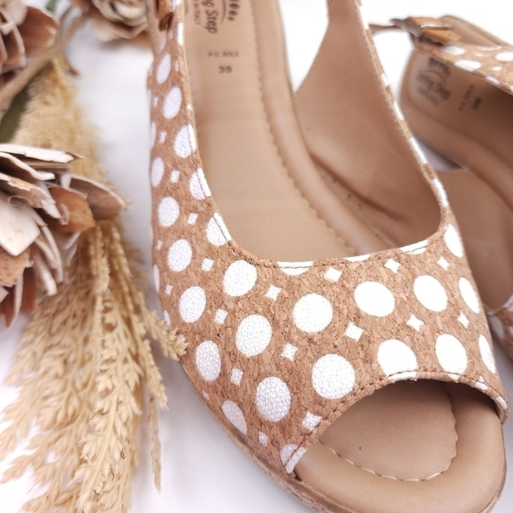 Soft Spots White Tan Polka-dot Mini Platform Wedge Sz 39 - Picture 2 of 12